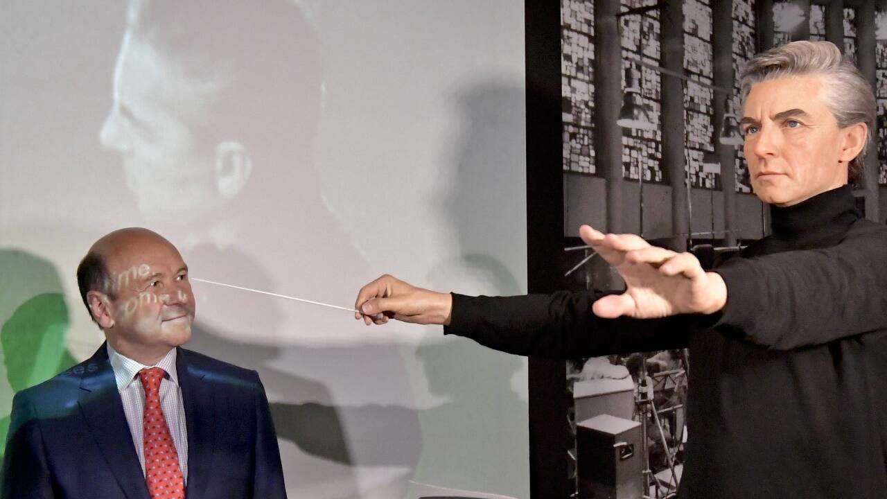 Staatsoperndirektor Dominique Meyer (L) am Montag, 16. Juli 2018, im Rahmen der Enthüllung der Wachsfigur von Herbert von Karajan im Wachsfigurenkabinett Madame Tussauds im Wiener Prater. 