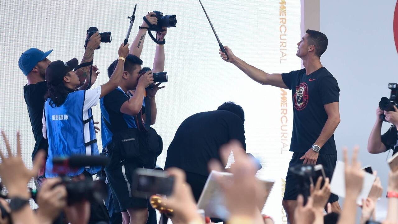 Ich liebe mich: CR7 erfüllt sich seinen Traum von einem Selfie mit CR7. 