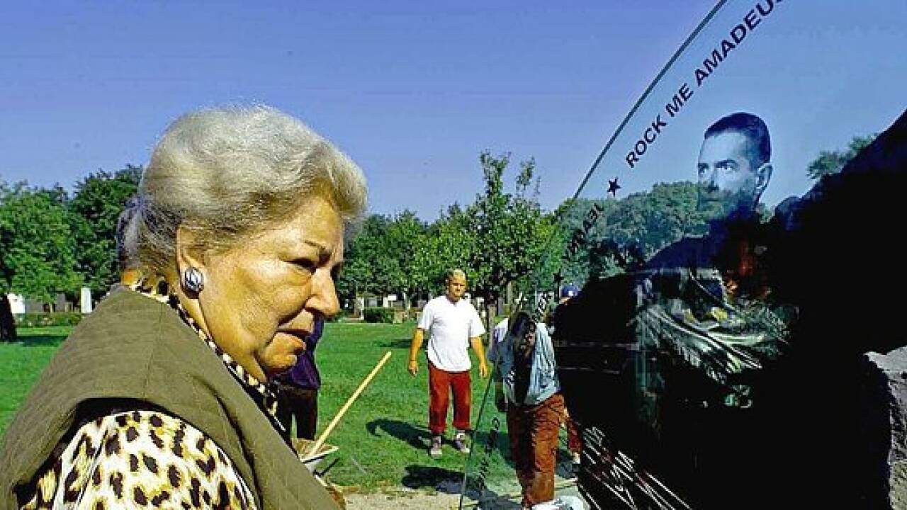 Falcos Mutter mit 87 Jahren verstorben