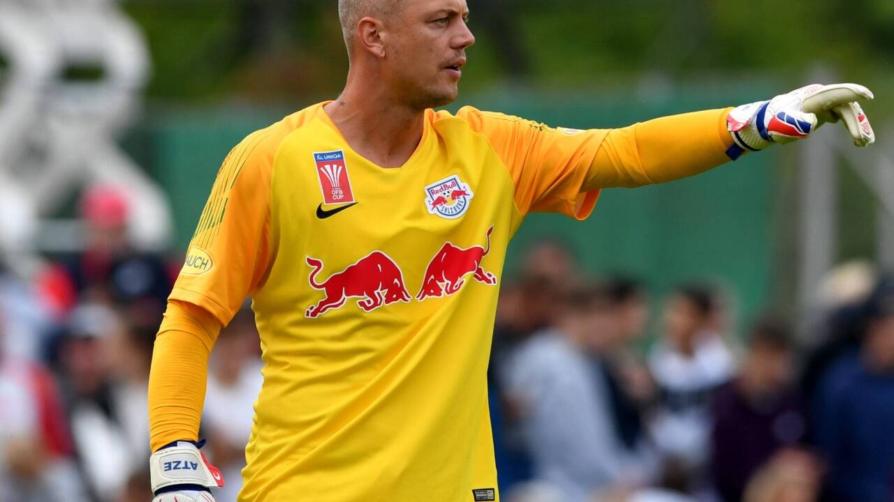 Ray Yabo und Munas Dabbur feiern.  