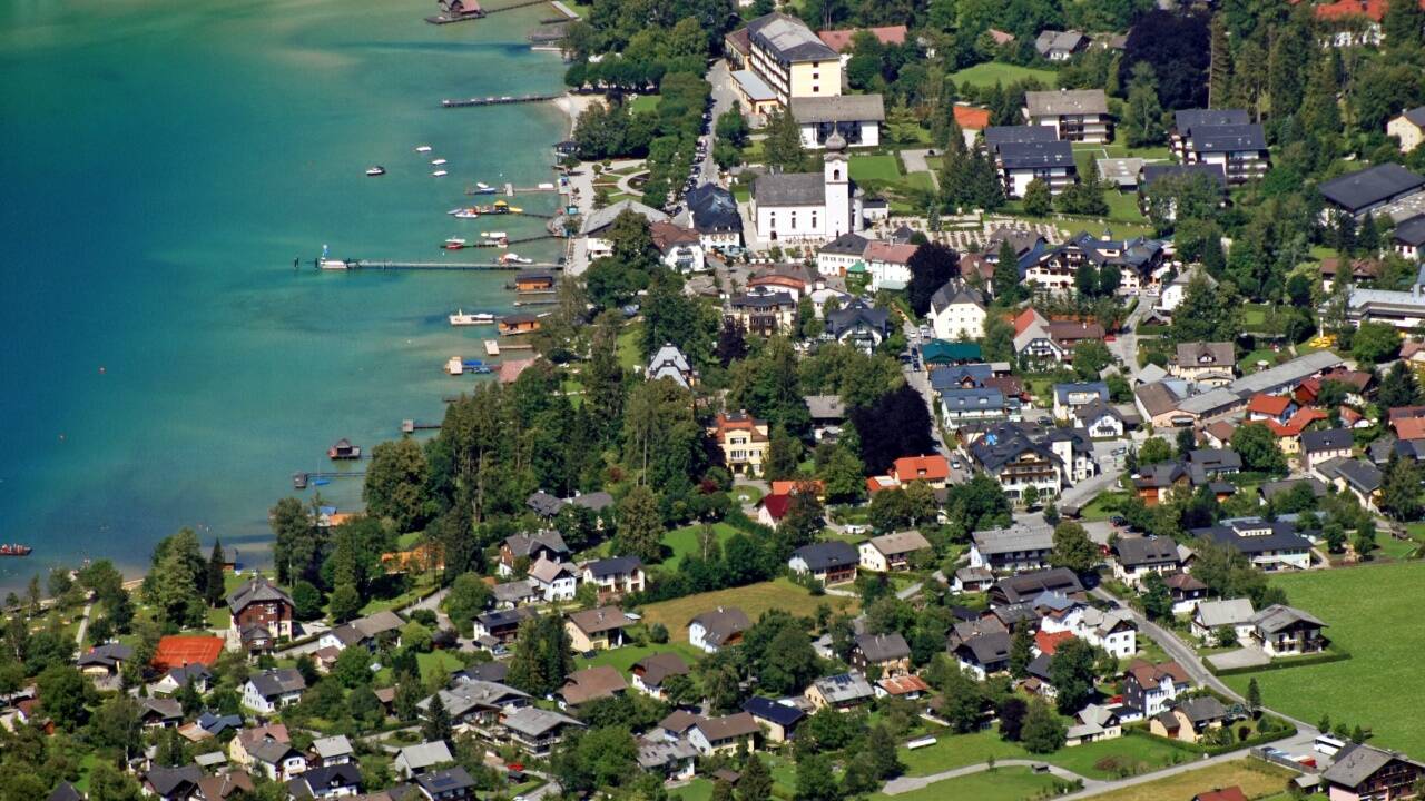 Luftaufnahme von Strobl am Wolfgangsee. 
