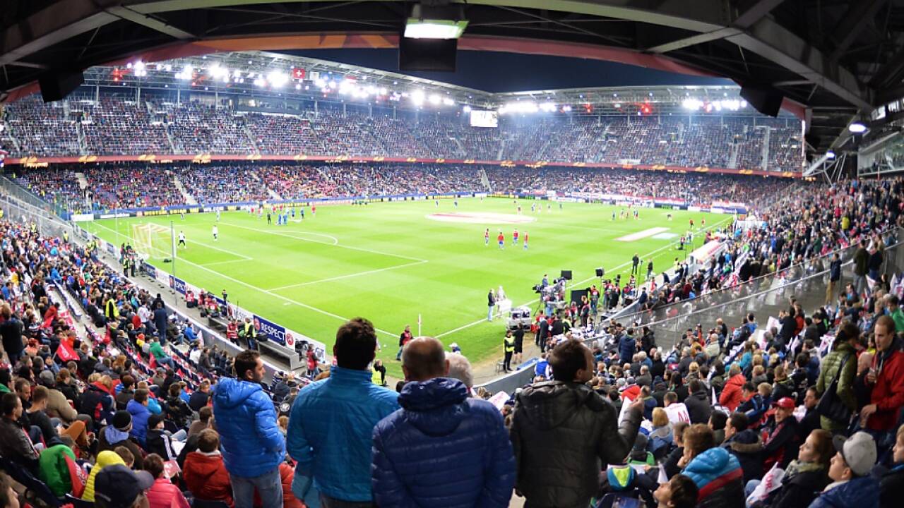 Oben und unten voll – das gab es praktisch nur im Europacup wie hier im März 2014 in der Europa League gegen Basel. 