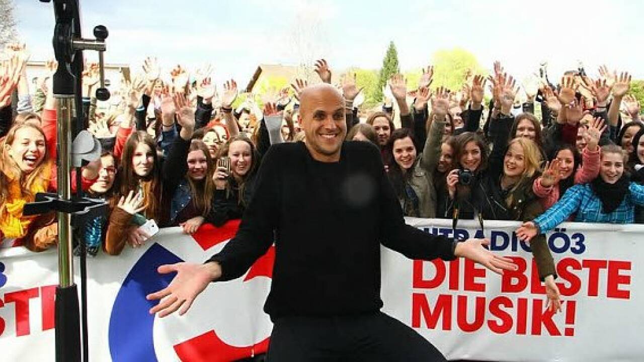Milow zu Gast in Oberndorf: Ein Superstar im Schulhof
