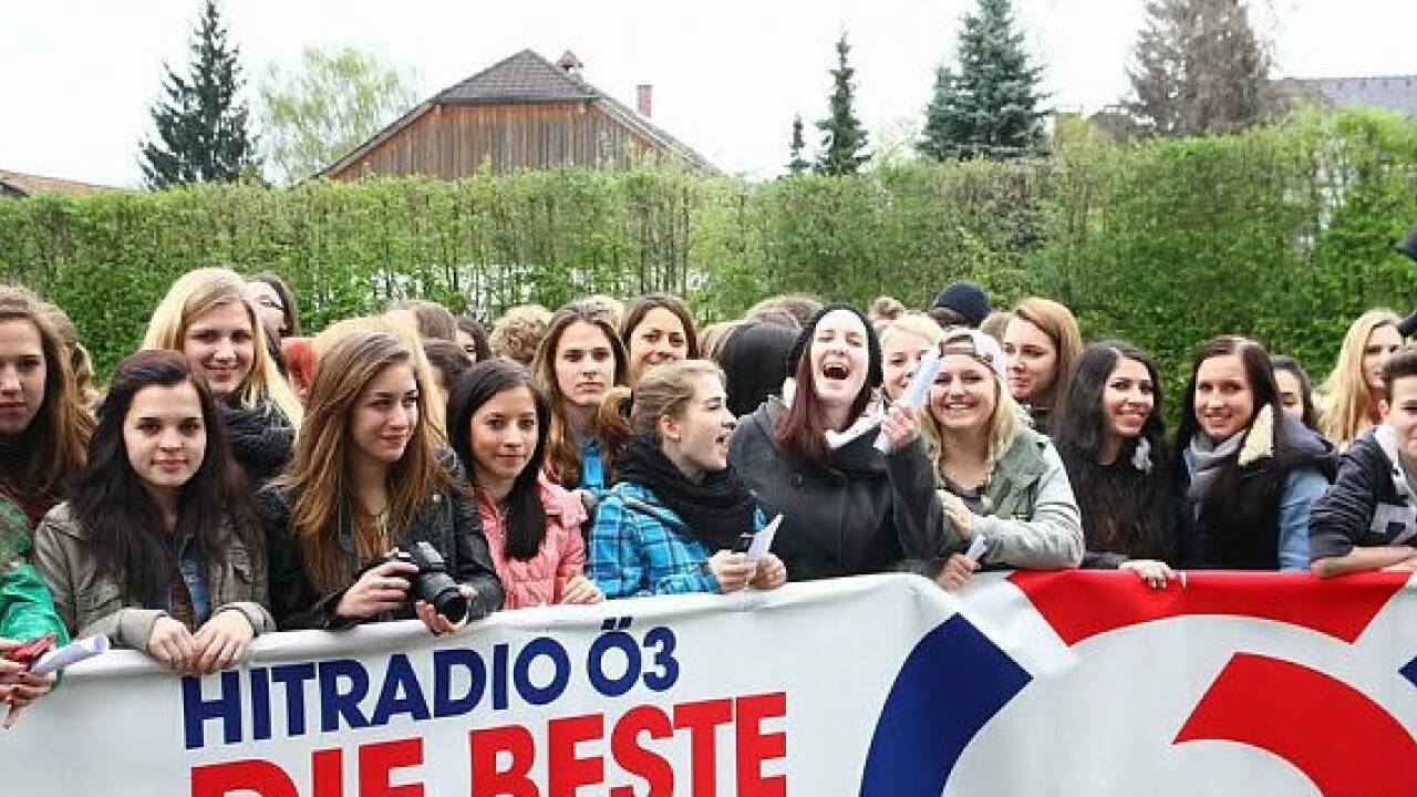 Milow zu Gast in Oberndorf: Ein Superstar im Schulhof