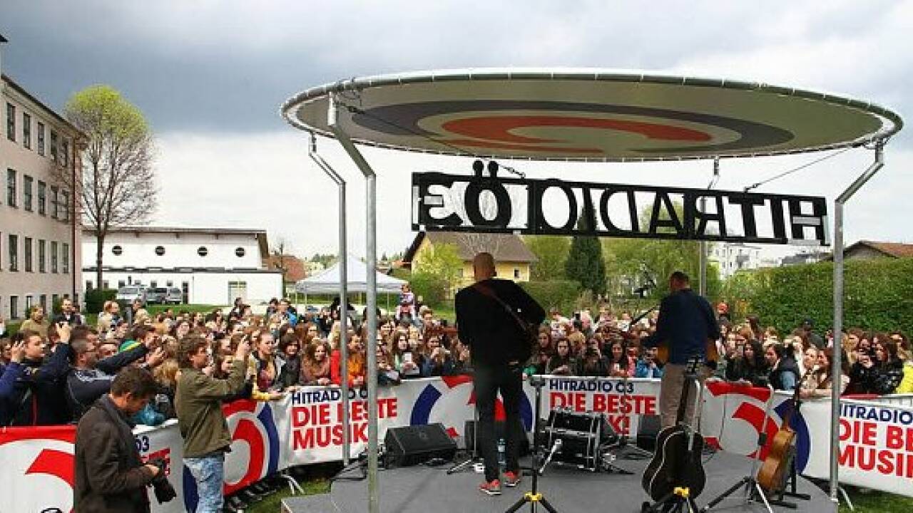 Milow zu Gast in Oberndorf: Ein Superstar im Schulhof