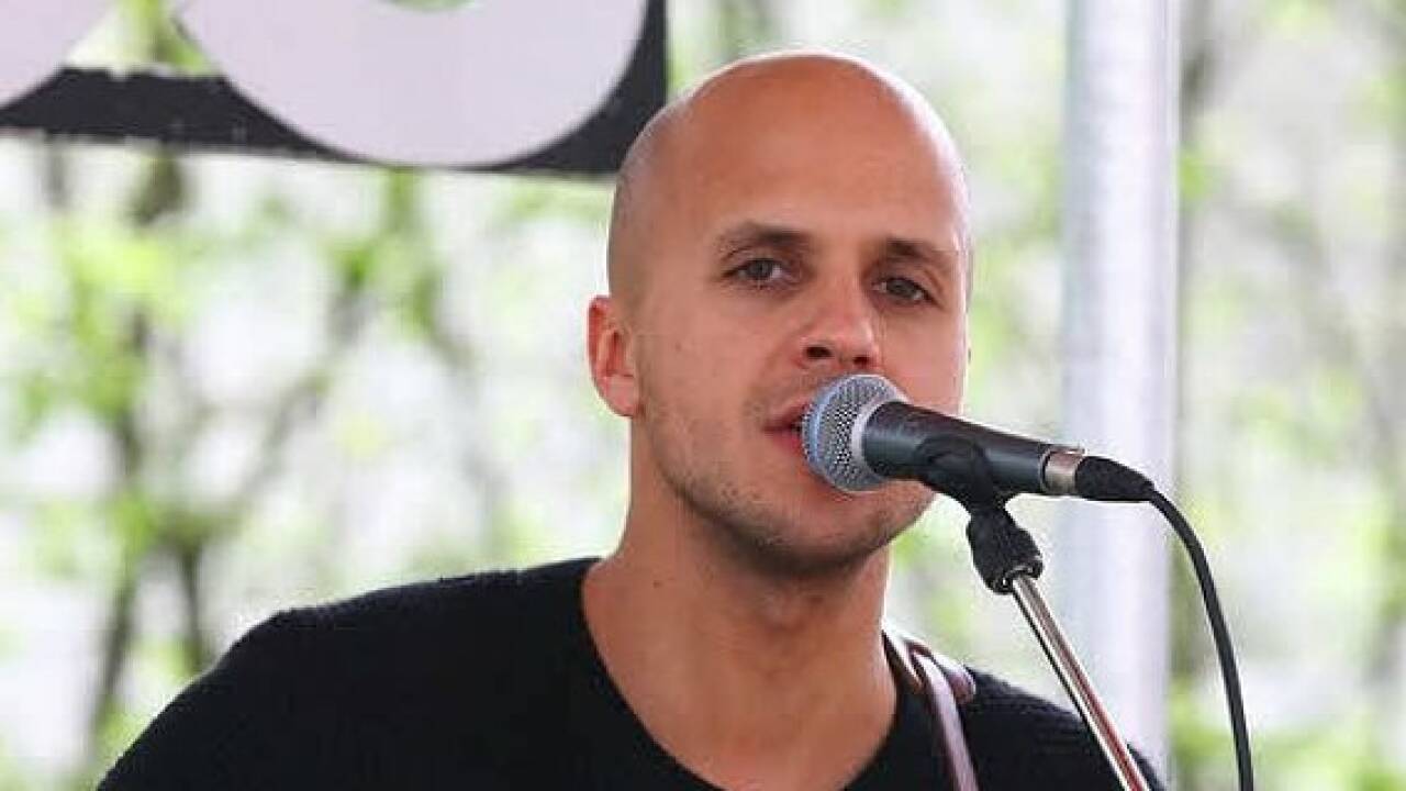 Milow zu Gast in Oberndorf: Ein Superstar im Schulhof