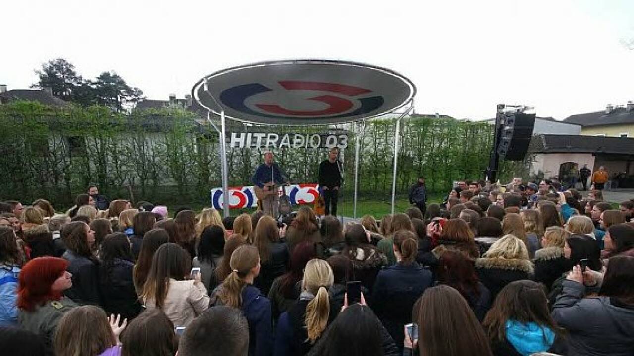 Milow zu Gast in Oberndorf: Ein Superstar im Schulhof