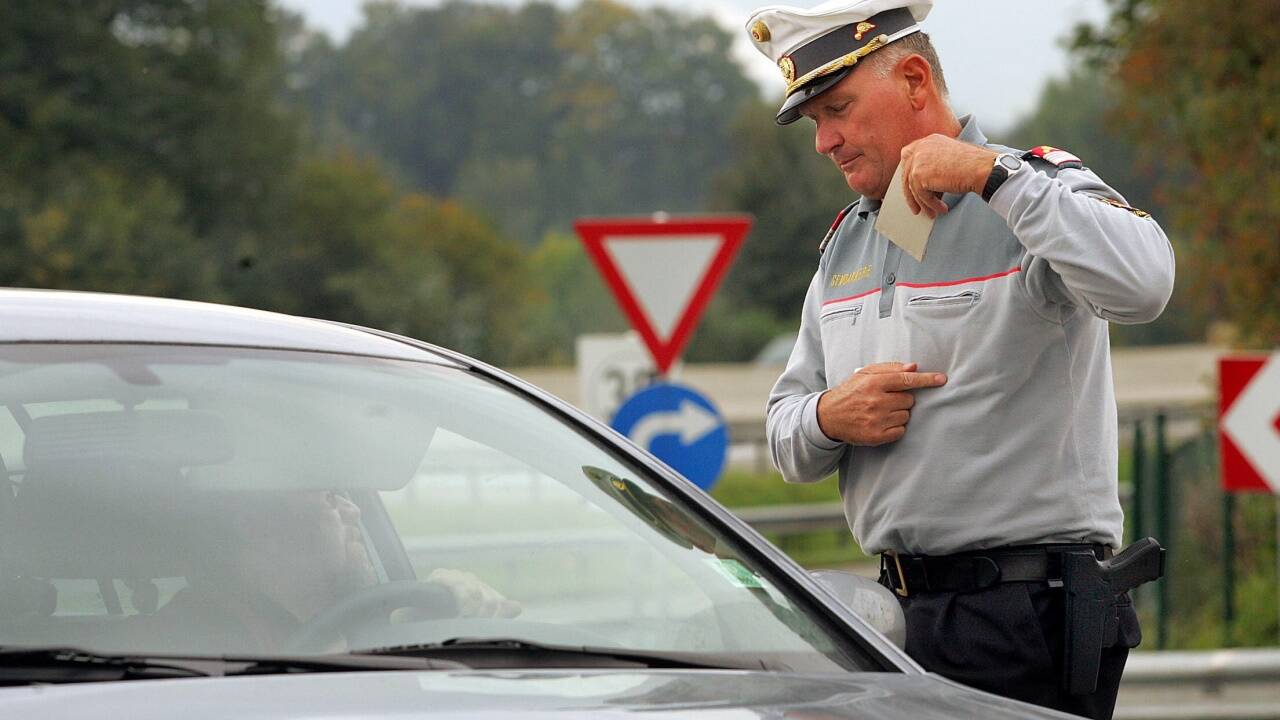 Bis vor einigen Jahren war es möglich, gewisse Strafen als Betriebsausgaben von der Steuer abzusetzen. Bis vor einigen Jahren war es möglich, gewisse Strafen als Betriebsausgaben von der Steuer abzusetzen.