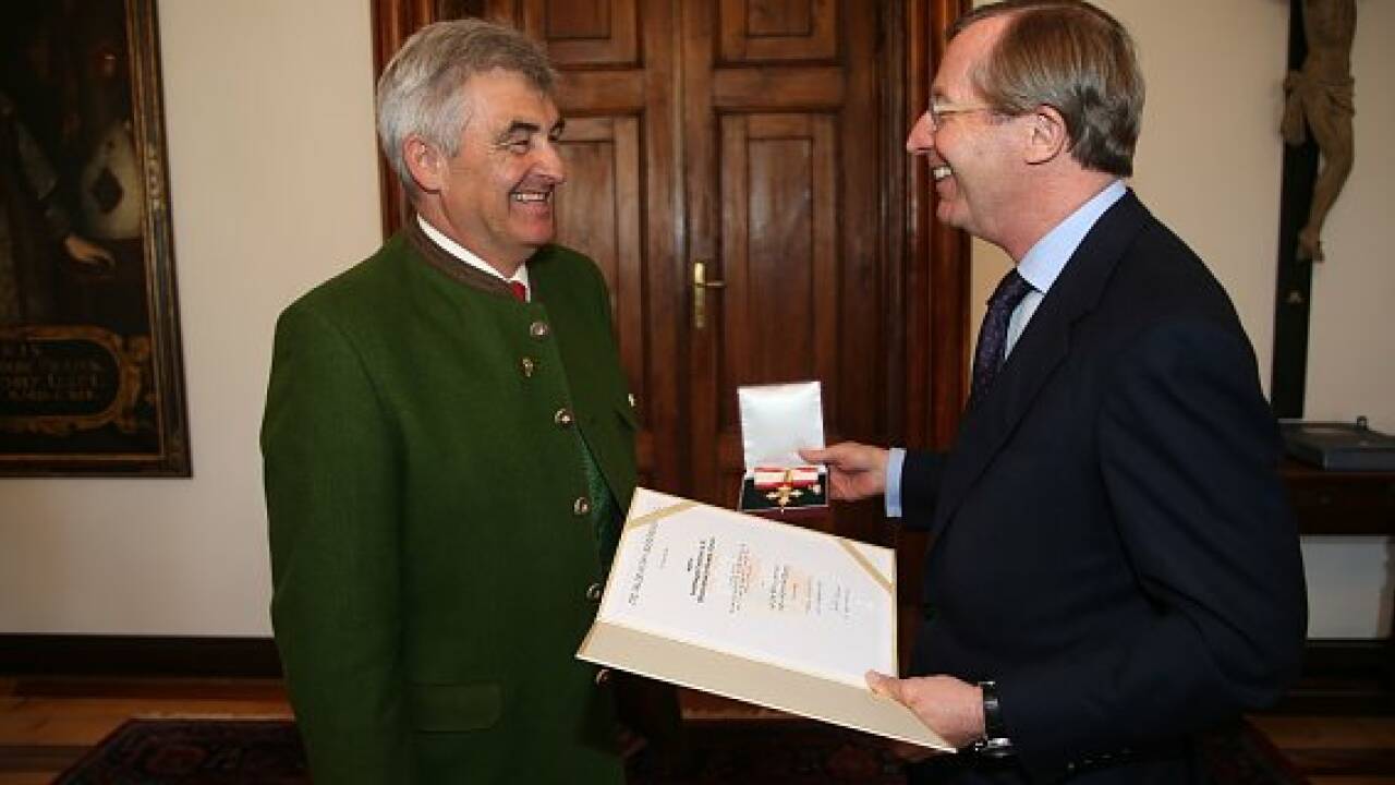 Salzburger Ehrenzeichen an Simon Illmer verliehen