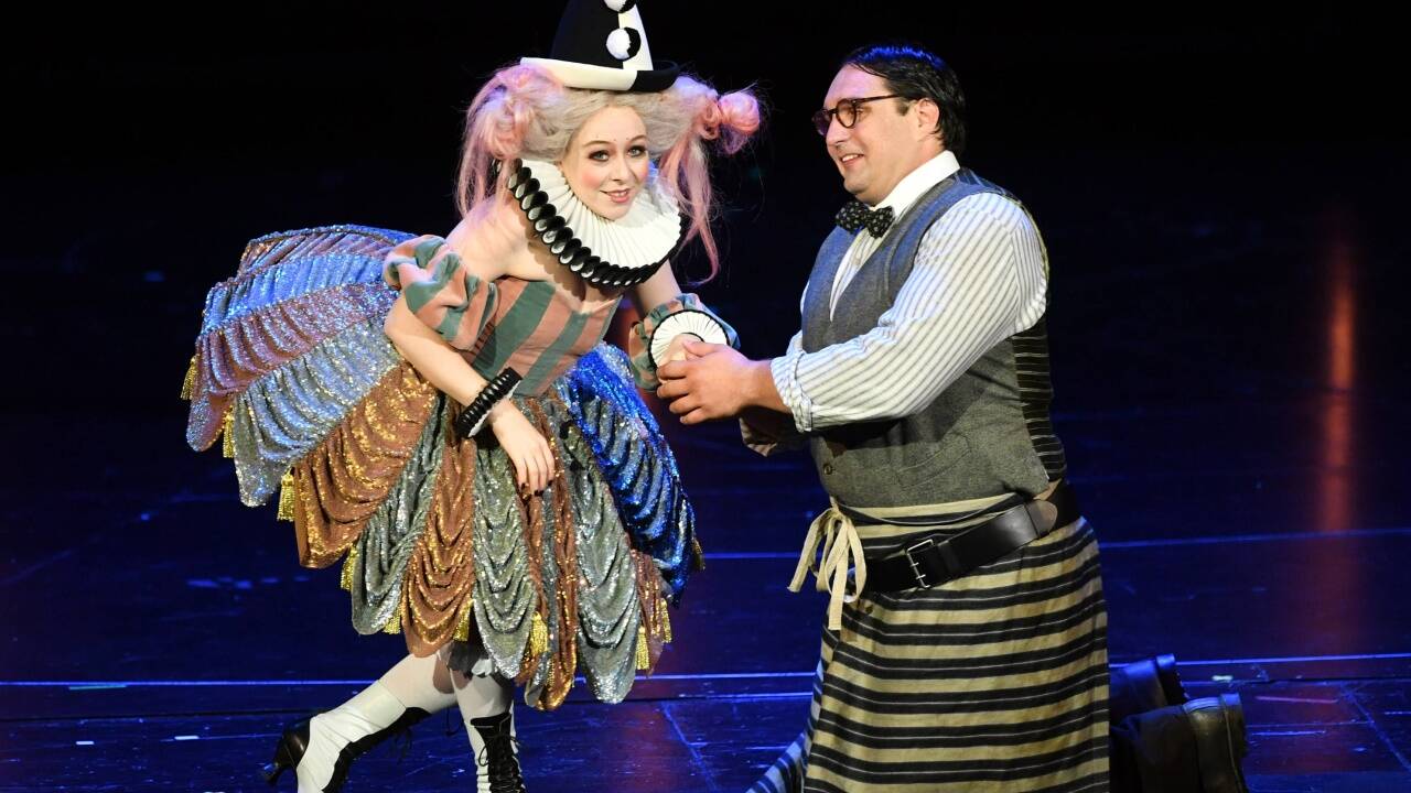 „Die Zauberflöte“ im Großen Festspielhaus bei den Salzburger Festspielen: Maria Nazarova (Papagena) und Adam Plachetka (Papageno). 