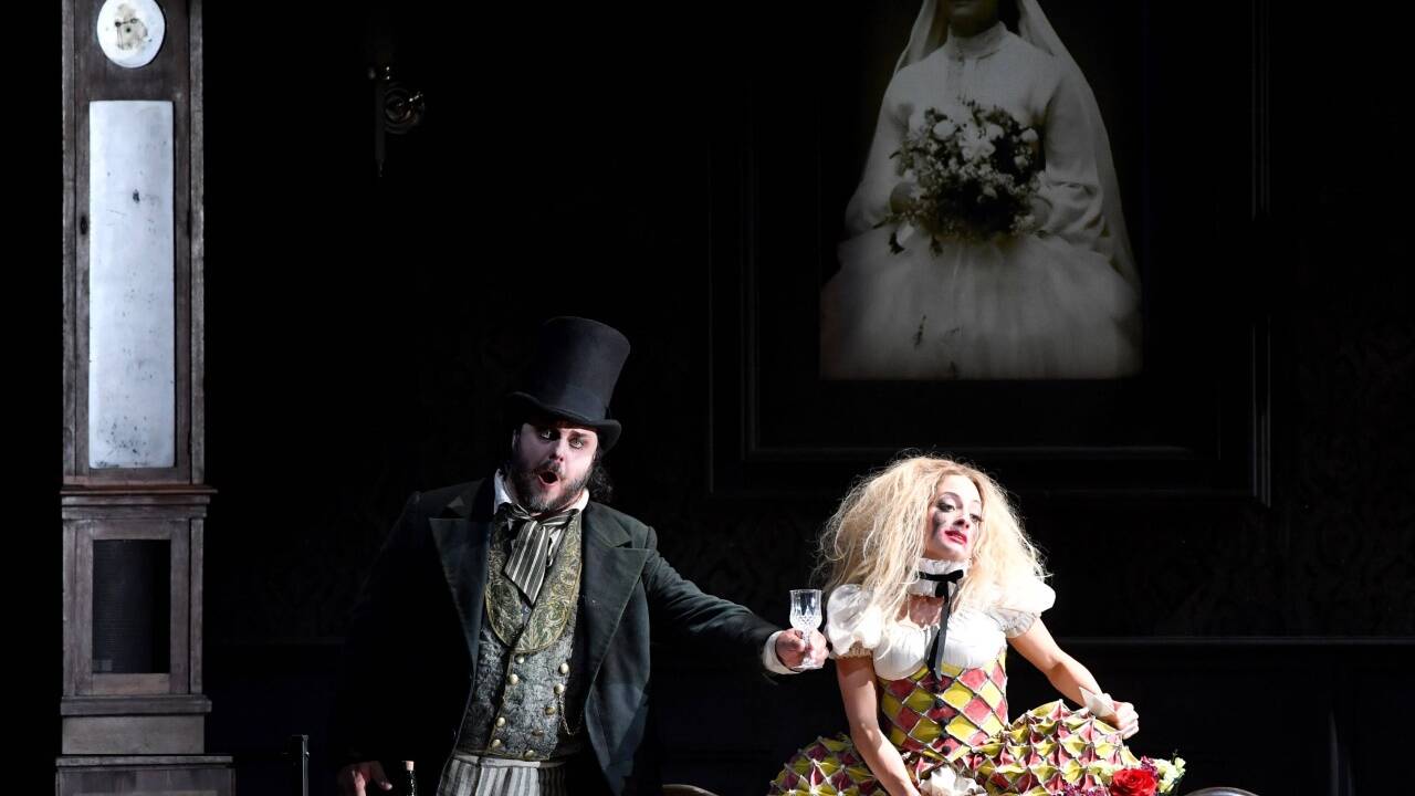 „Die Zauberflöte“ im Großen Festspielhaus bei den Salzburger Festspielen: Matthias Gerne (Sarastro) und Christiane Karg (Pamina). 