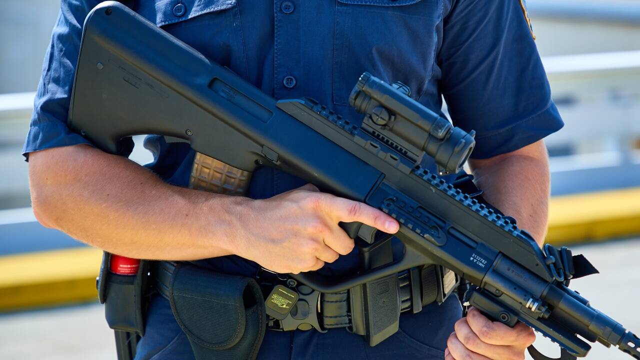 Das neue Sturmgewehr der Polizei. 