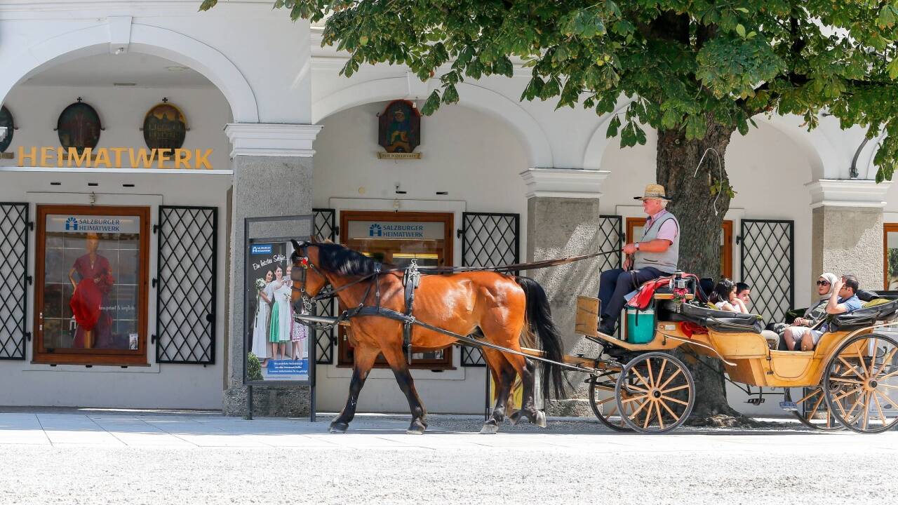 Mehr als 32 Grad zeigte das Thermometer am Dienstag auf dem Residenzplatz. Der heißeste Tag des Jahres steht aber noch bevor.  