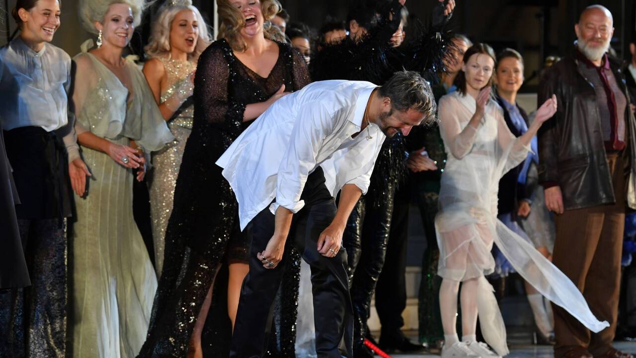 Philipp Hochmair gab am Donnerstagabend sein Debut als Jedermann der Salzburger Festspiele auf dem Domplatz. 