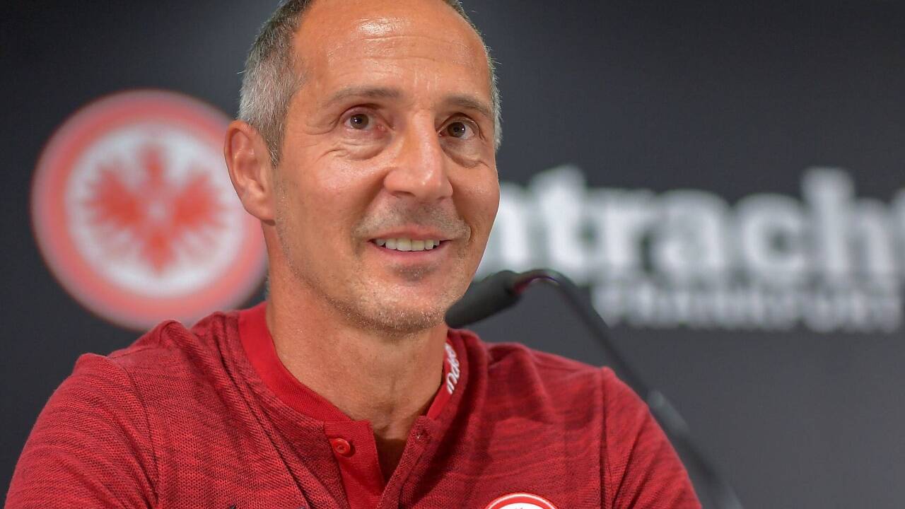 Eintracht-Frankfurt-Trainer Hütter - die Fußballwelt kennt ihn als Adi Hütter, im Reisepass und Führerschein steht natürlich Adolf Hütter. 