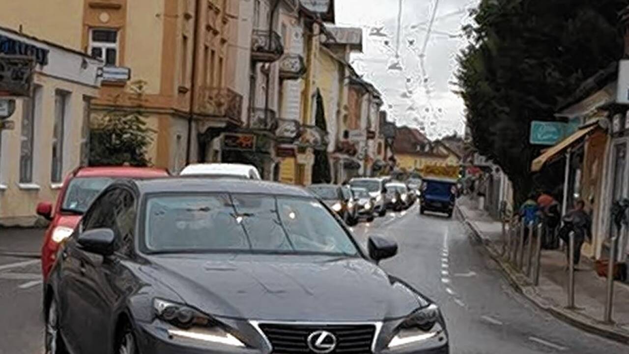 Stau in der Maxglaner Hauptstraße. 
