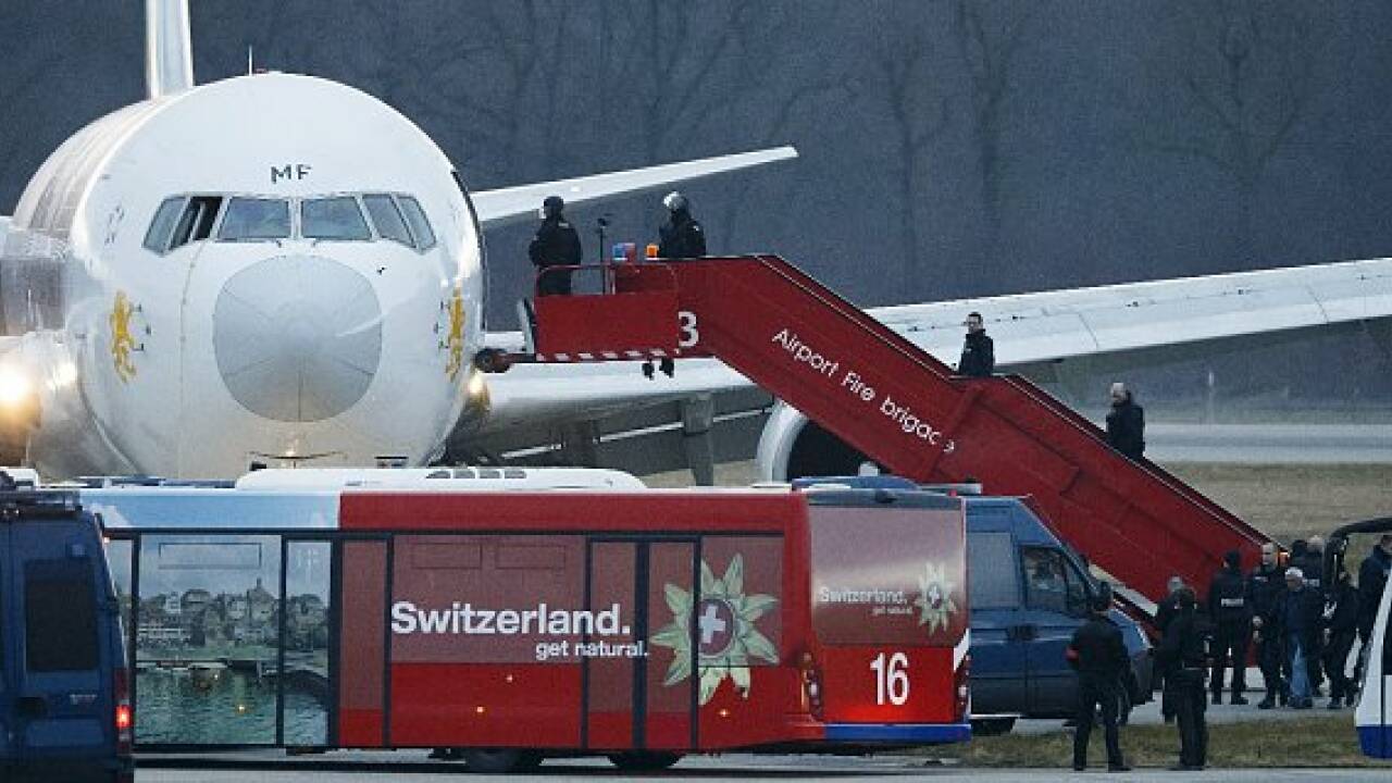 Co-Pilot entführt Flugzeug - Landung in Genf