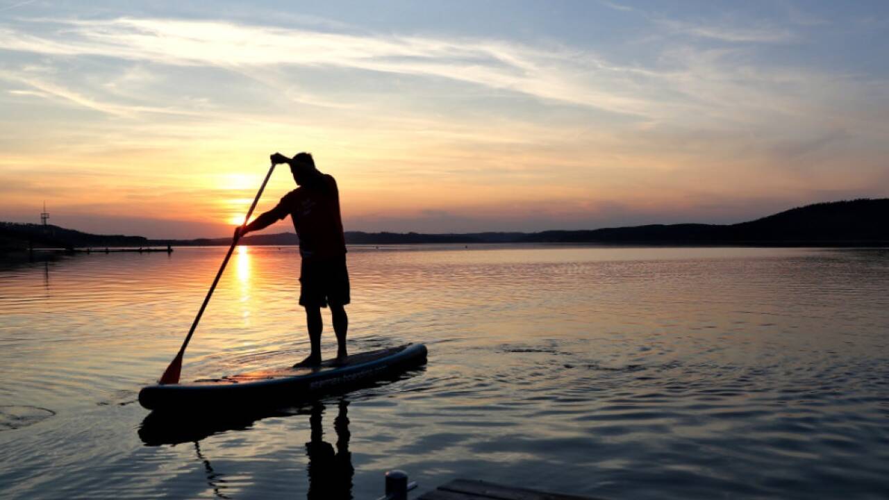 StandUpPaddler rettete Schwimmerin aus dem Attersee SN.at