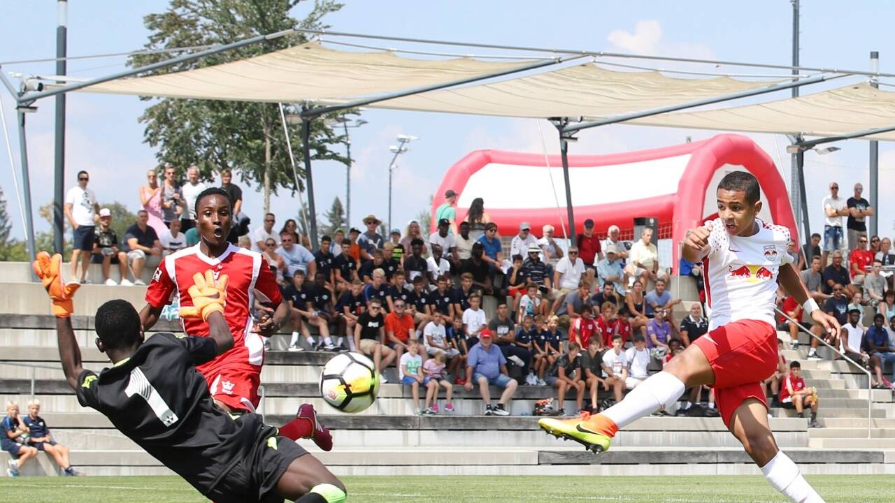 Adjei Asare von der West African Football Academy beim Abschluss im Finale gegen Red Bull Brasil.  