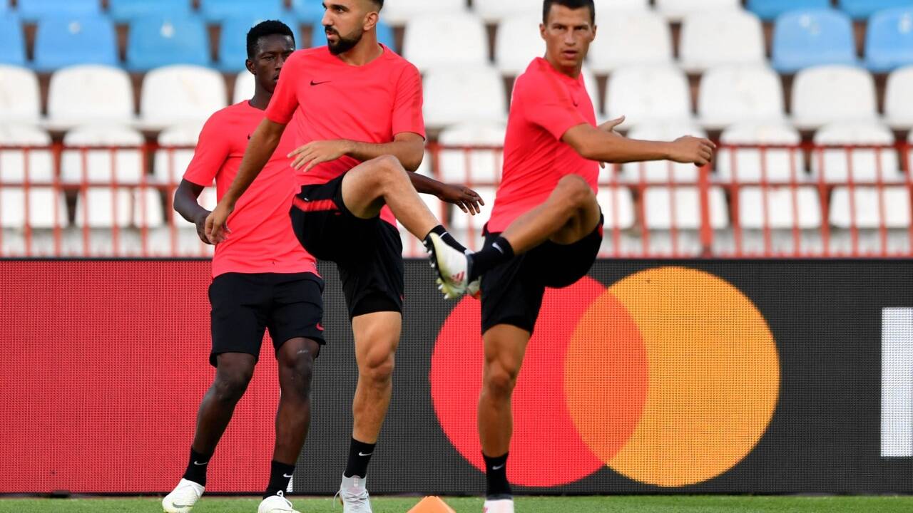 Im Stadion von Roter Stern wird heute gähnende Leere herrschen.  Im Stadion von Roter Stern wird heute gähnende Leere herrschen.