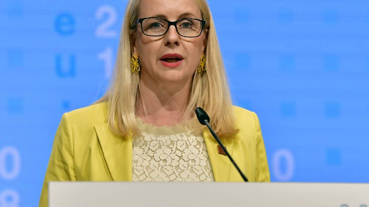 Kritik an der Vorgehensweise von Wirtschaftsministerin Schramböck 