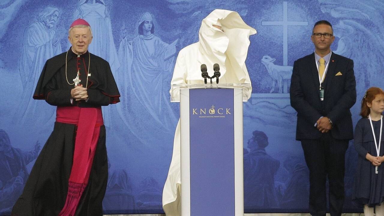 Papst Franziskus auf zweitätigem Irlandbesuch 