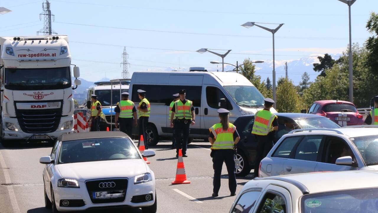 Die Grenzkontrollen auf der Saalbrücke bei Freilassing. 