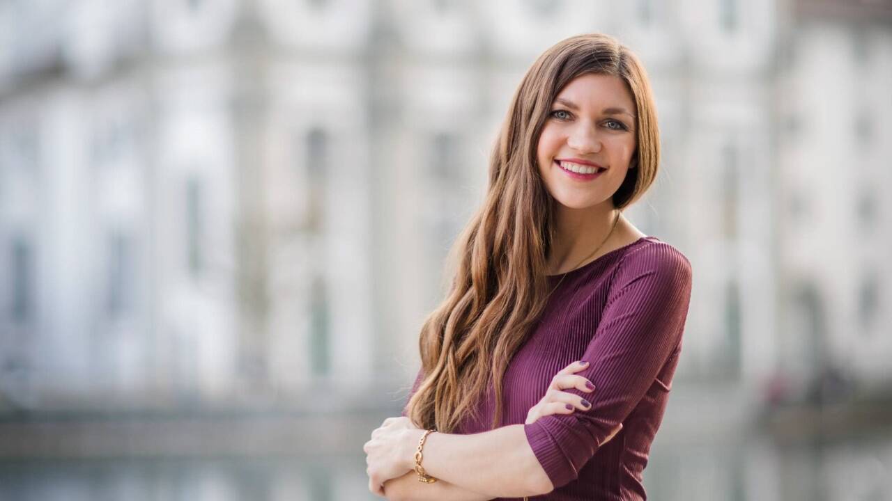 Jacqueline Straub Theologin, Journalistin, Autorin „Ich bin katholisch und bleibe katholisch und will genau da Priesterin werden.“ 