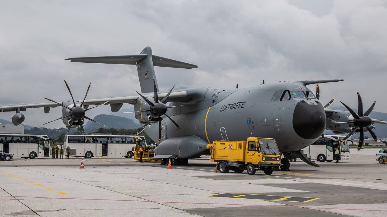 Der A400M hat ein Leergewicht von knapp 80 Tonnen. Das maximale Abfluggewicht liegt laut der deutschen Bundeswehr bei mehr als 140 Tonnen. 