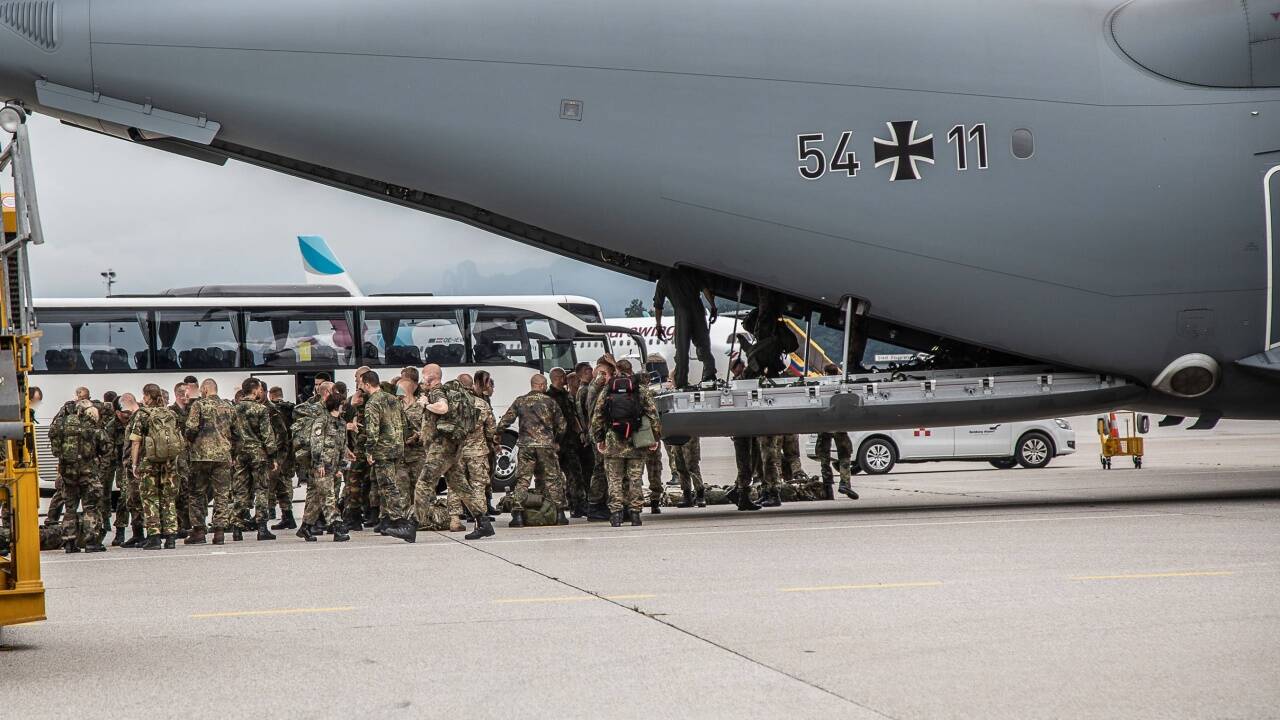 Der A400M hat ein Leergewicht von knapp 80 Tonnen. Das maximale Abfluggewicht liegt laut der deutschen Bundeswehr bei mehr als 140 Tonnen. 