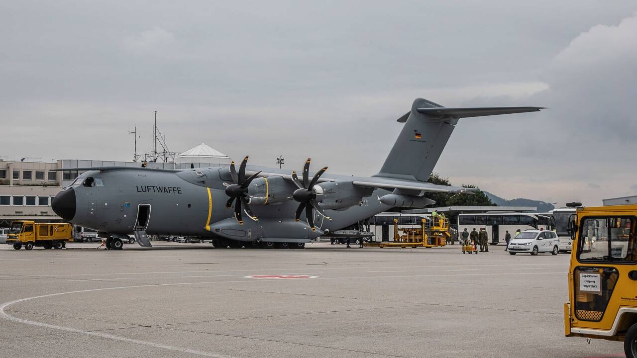Der A400M hat ein Leergewicht von knapp 80 Tonnen. Das maximale Abfluggewicht liegt laut der deutschen Bundeswehr bei mehr als 140 Tonnen. 