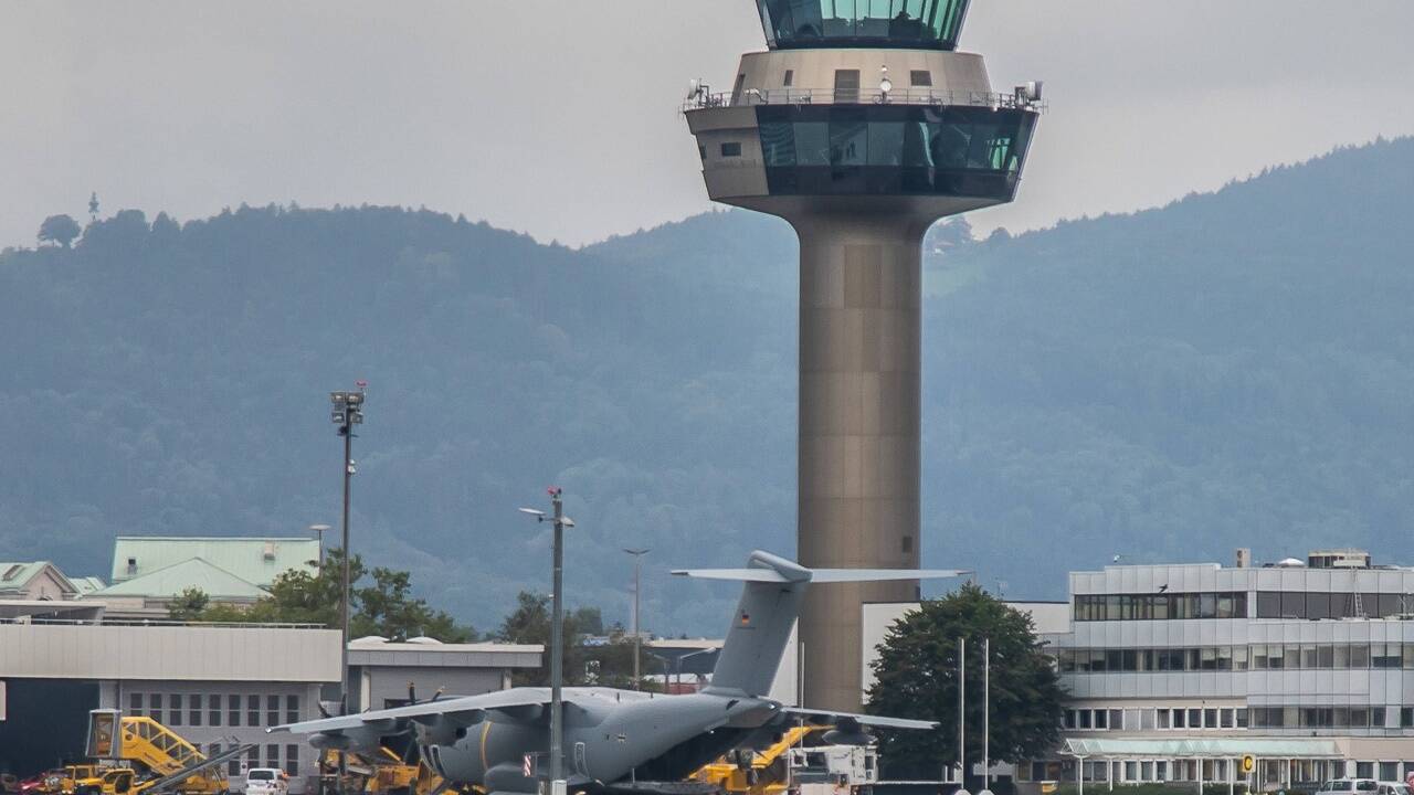 Der A400M hat ein Leergewicht von knapp 80 Tonnen. Das maximale Abfluggewicht liegt laut der deutschen Bundeswehr bei mehr als 140 Tonnen. 