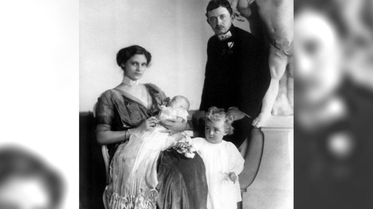 Kaiserin Zita mit Tochter Adelheid, Sohn Otto und Mann Kaiser Karl. 