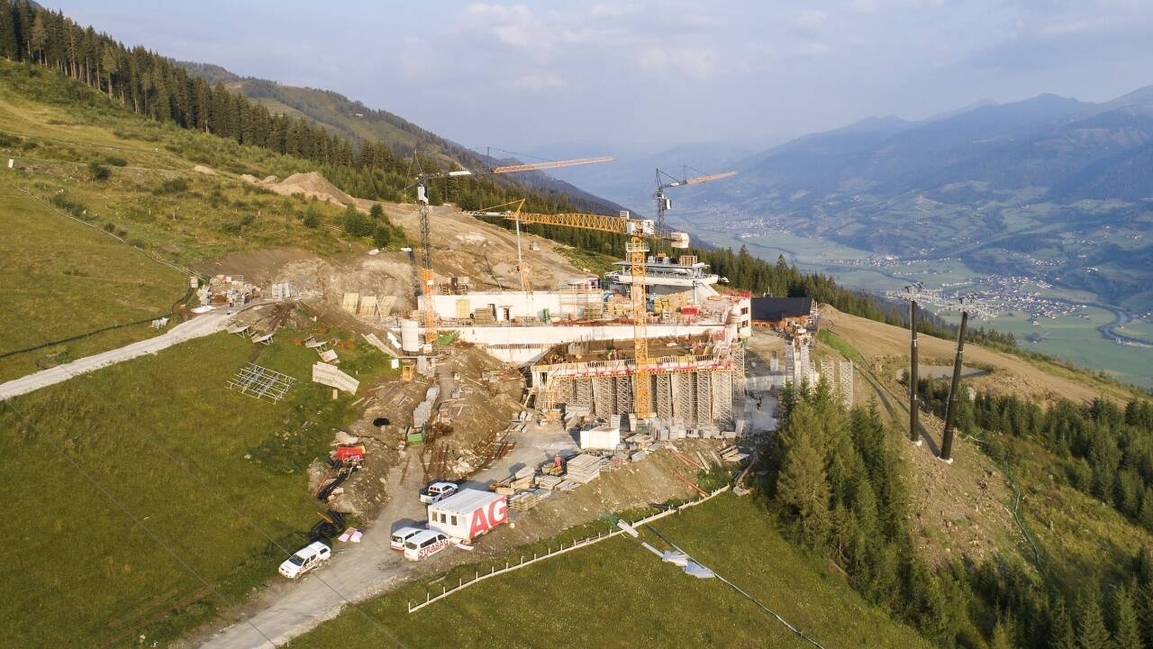Arbeiten auf dem Maiskogel in Kaprun. 
