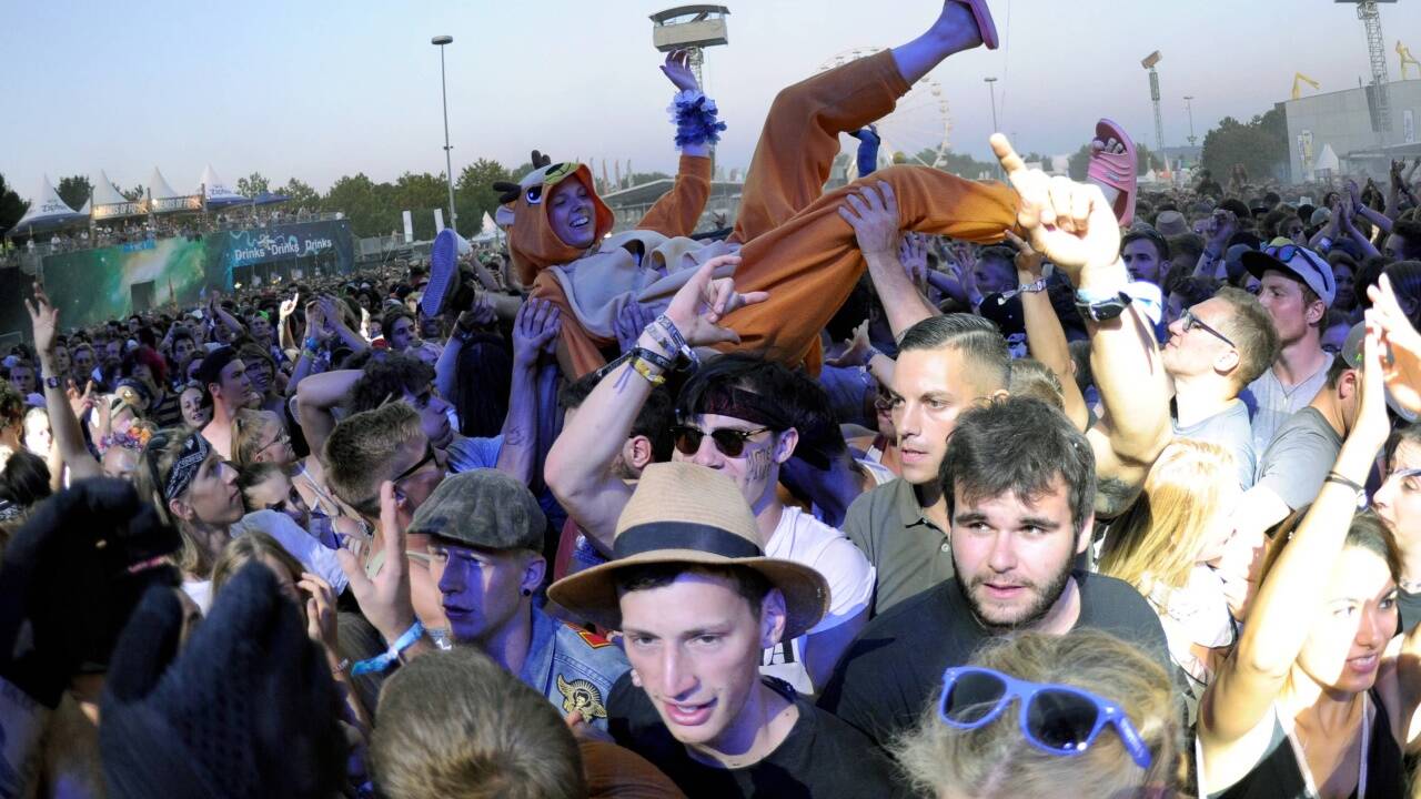 Festivalbesucher während eines Konzertes von 'Dropkick Murphys' auf der 'Space Stage' im Rahmen des 'Frequency 2018' am Donnerstag, 16. August 2018, in St. Pölten. 