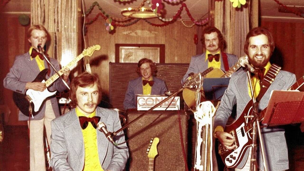 Conny Lindenthaler (r.) 1976 mit den Troubadours beim Tischlerball im Salzburger Hotel Pitter. 