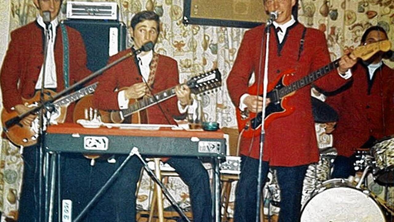 Die Anfänge von Conny Lindenthaler (l.) 1969 mit dem Club Quartett in der Kellerbar in Abtenau.  