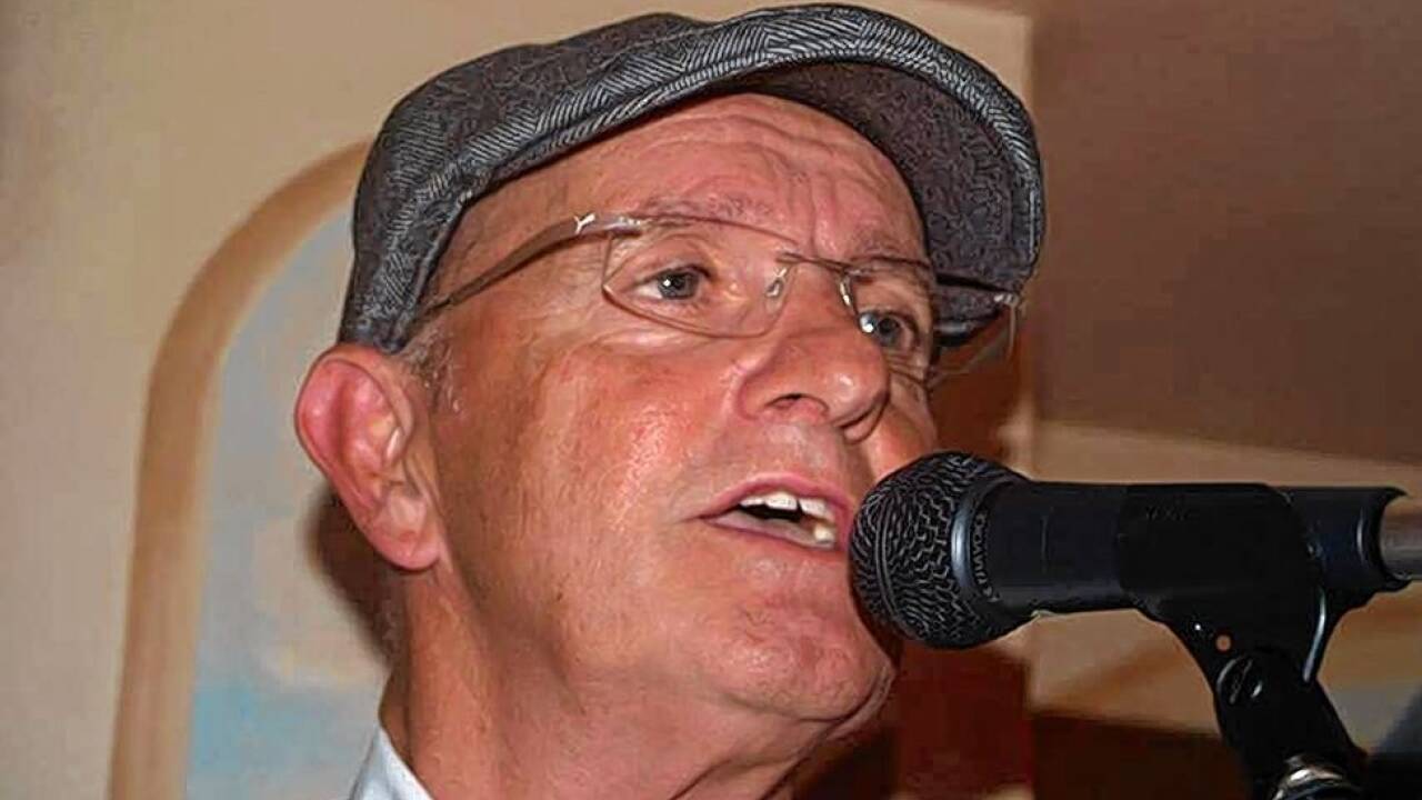 Die Musik hat er nie ganz gelassen: Conny Lindenthaler bei einem aktuellen Auftritt in der Salzburger Stage Bar. 