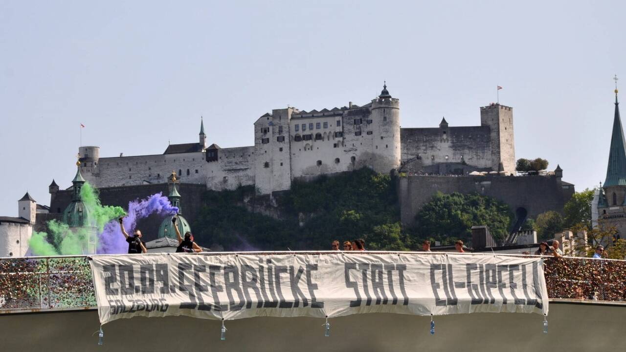 Die „Plattform Radikale Linke“ protestierte bereits Ende August am Makartsteg gegen den Gipfel am 20. September. Bei der Polizei sind derzeit zwei Kundgebungen gemeldet. 