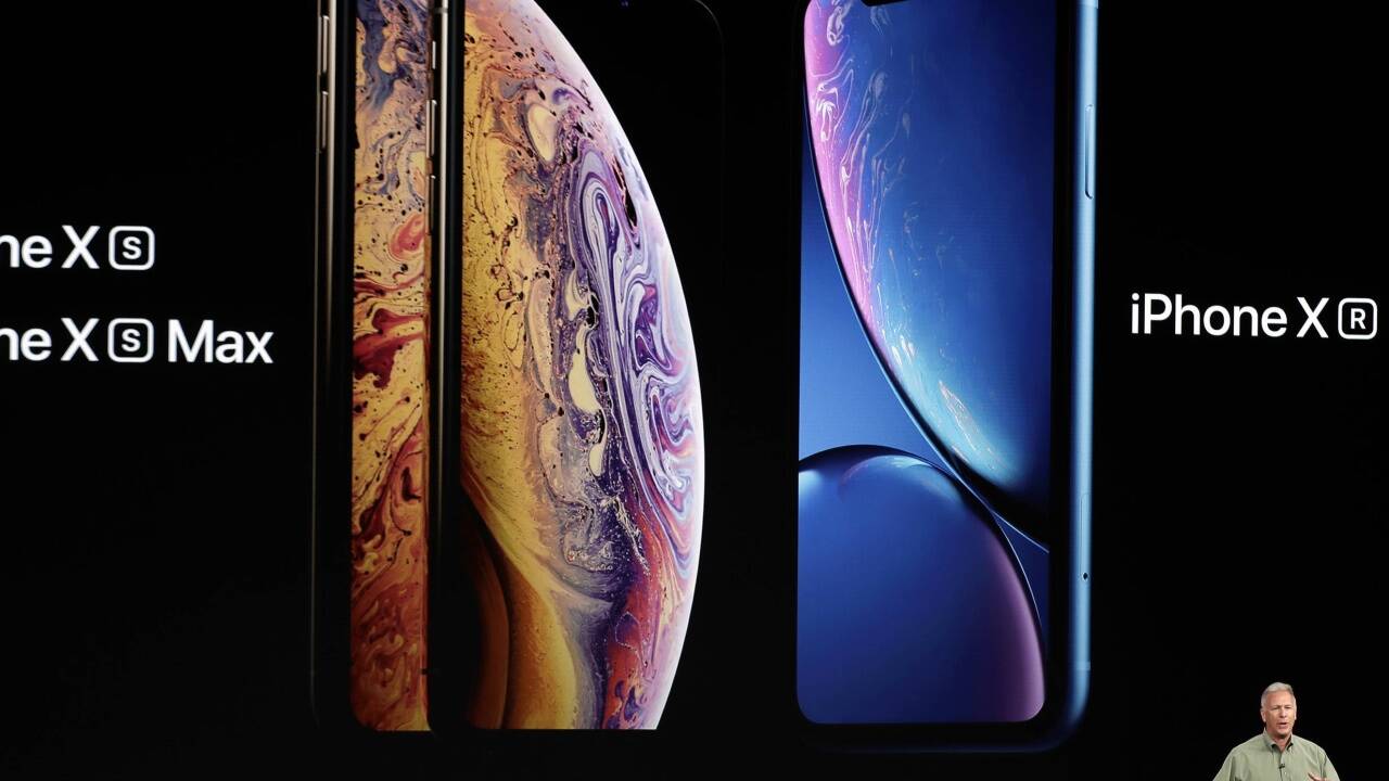Apple-Manager Phil Schiller stellt die neuen iPhones vor. 