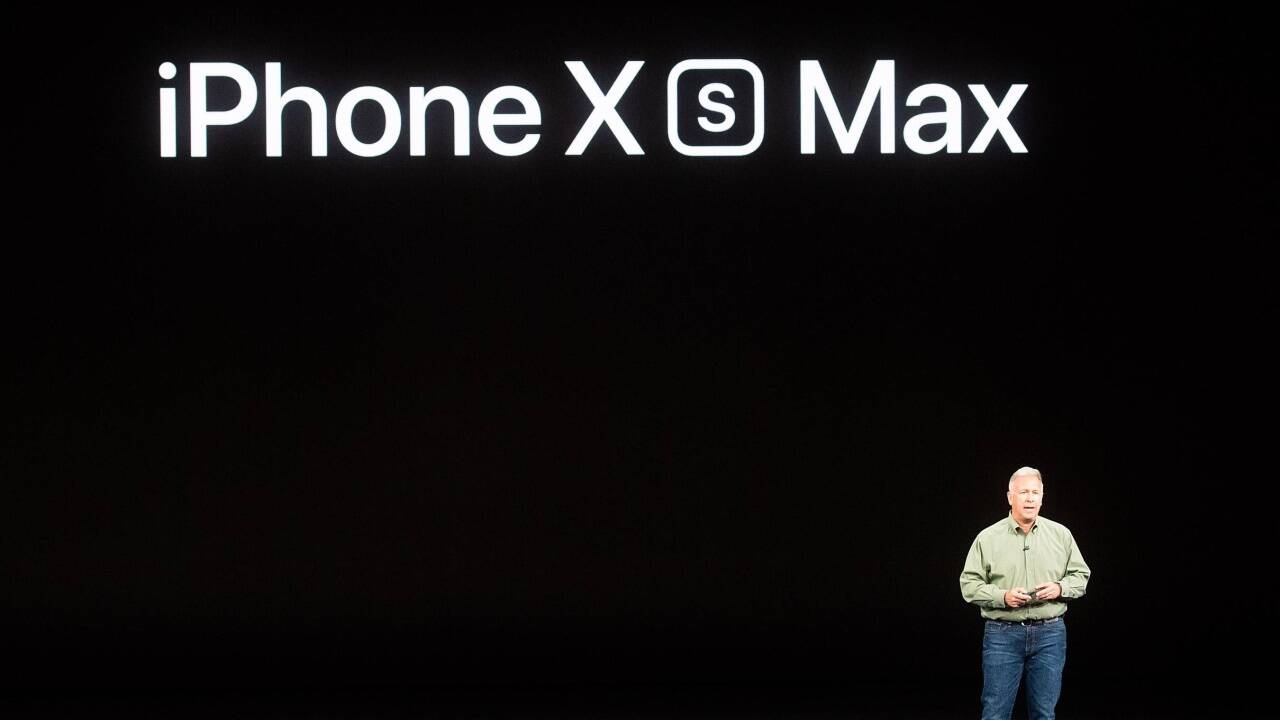 Apple-Manager Phil Schiller stellt die neuen iPhones vor. 