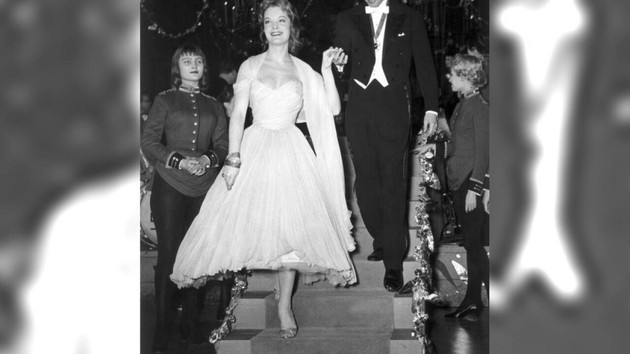 Karlheinz Böhm und Romy Schneider 1957 beim Filmball in München.  Karlheinz Böhm und Romy Schneider 1957 beim Filmball in München.