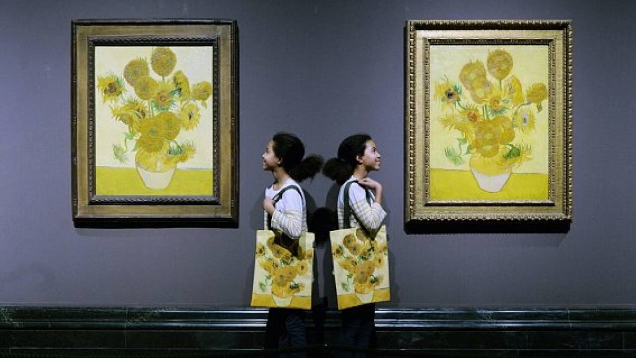 Van Goghs Sonnenblumen-Bilder in einer Ausstellung