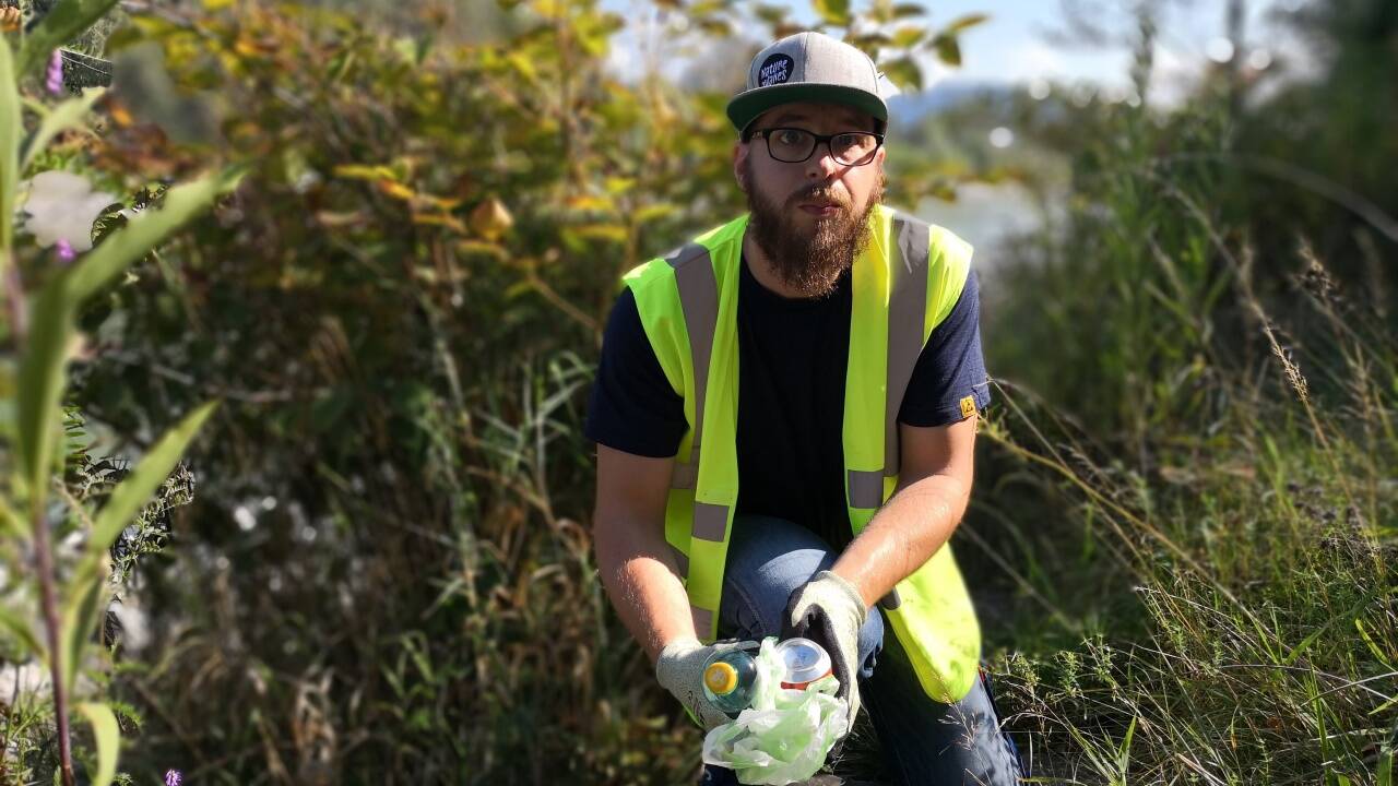 Christian Dackau veranstaltet Plogging, das aus Schweden kommt. Christian Dackau veranstaltet Plogging, das aus Schweden kommt.