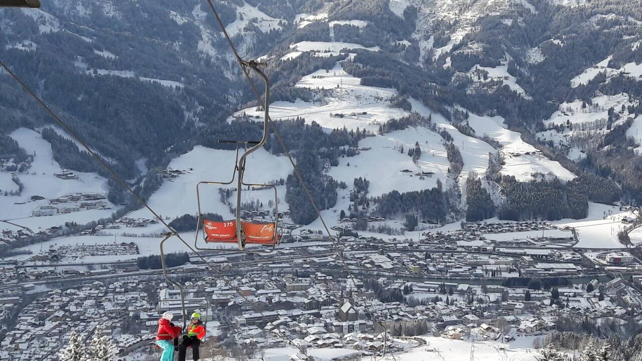 Abbauen, erhalten oder auf ganz neue Beine stellen? Die Diskussion über die Zukunft des Doppelsessellifts auf den Hahnbaum, den Hausberg von St. Johann, wird emotional geführt.  
