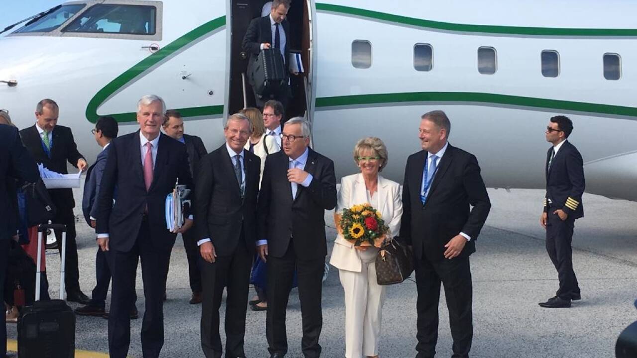 Jean-Claude Juncker ist in Salzburg eingetroffen und wurde von Landeshauptmann Wilfried Haslauer empfangen.  