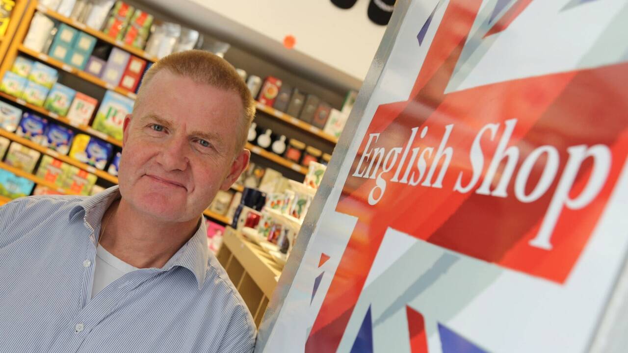 ... Chris Clee einen English-Shop: Ihm macht der Brexit Sorgen. 