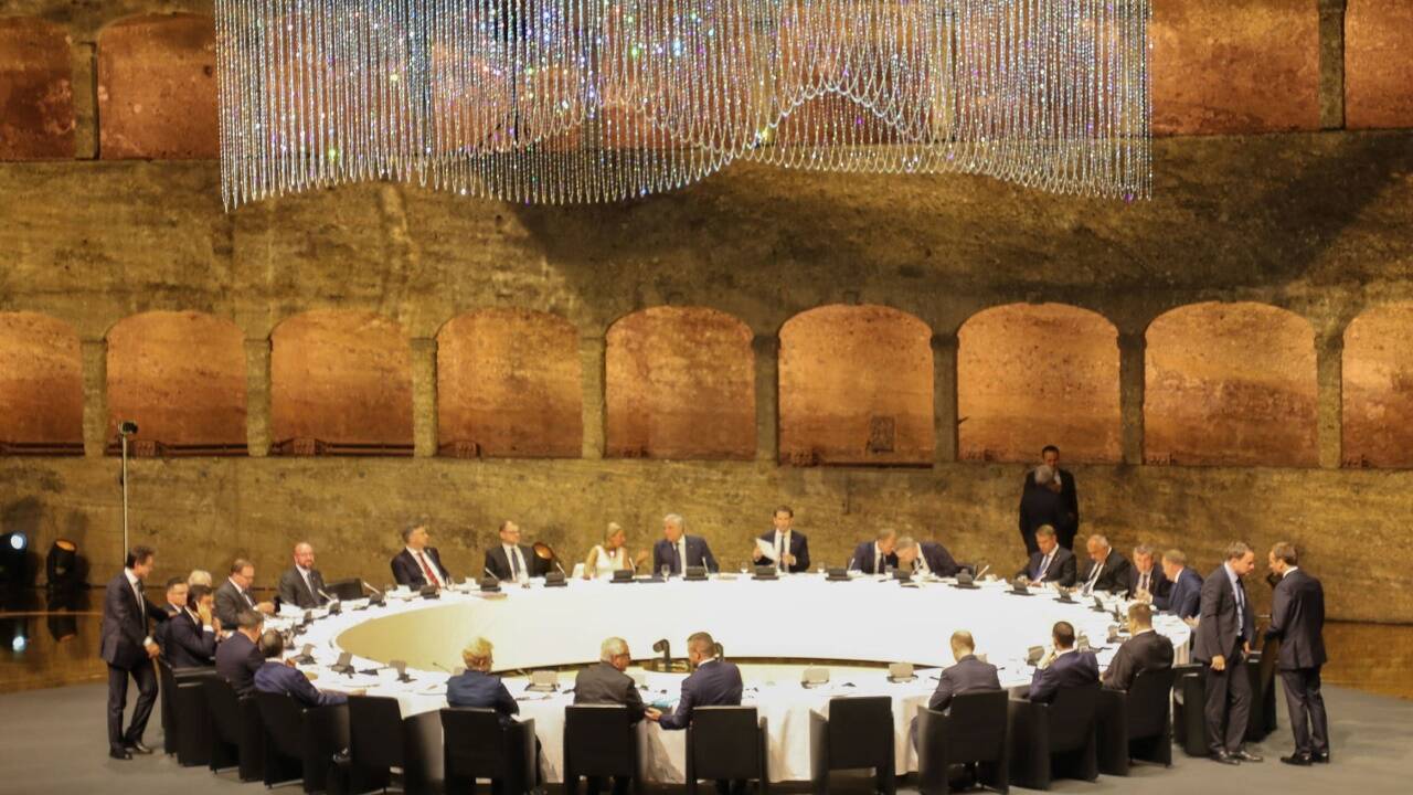 Das gemeinsame Abendessen der Staatschefs auf der Bühne der Felsenreitschule im Festspielhaus. 