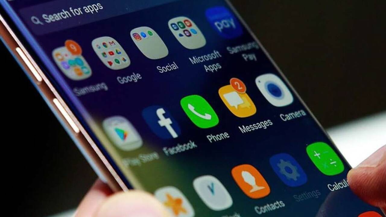 Smartphones – egal ob Android-Geräte oder iPhones – können sensible Standortdaten übermitteln.  Smartphones – egal ob Android-Geräte oder iPhones – können sensible Standortdaten übermitteln.