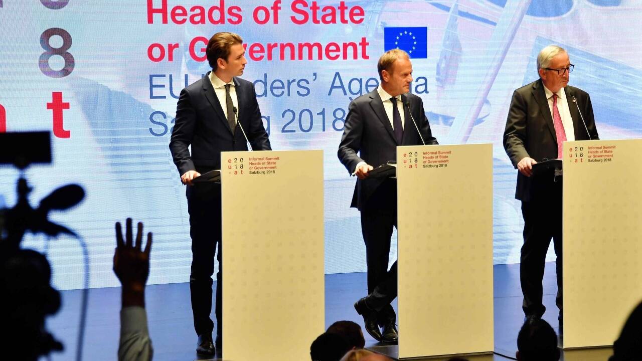 Abschlusspressekonferenz des EU-Gipfels in Salzburg: Bundeskanzler Sebastian Kurz, EU-Ratspräsident Donald Tusk und EU-Kommissionschef Jean-Claude Juncker. 